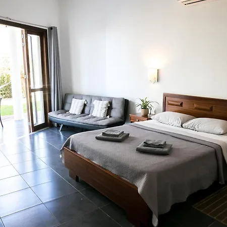 Demetriou Paradisos Hills Hotel