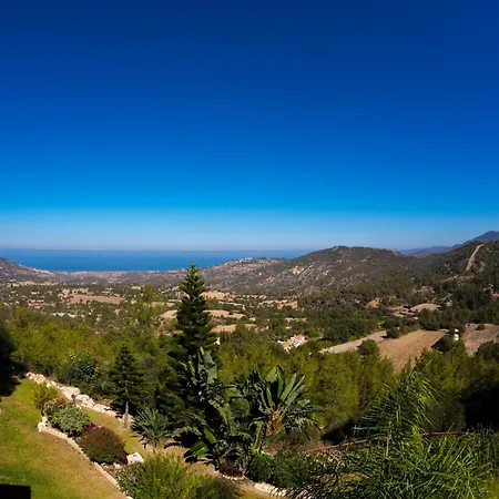 Demetriou Paradisos Hills Hotel